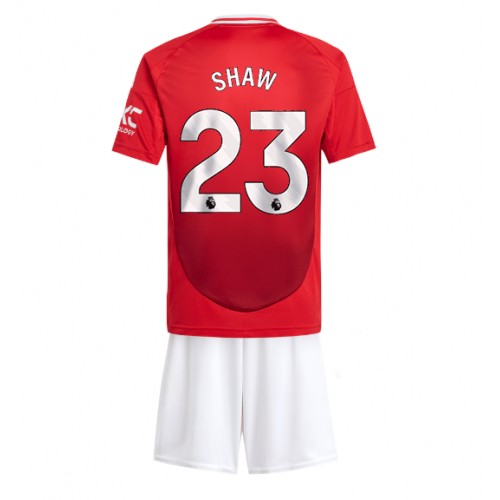 Otroški Nogometni dresi Manchester United Luke Shaw #23 Domači 2024-25 Kratek Rokav (+ Kratke hlače)